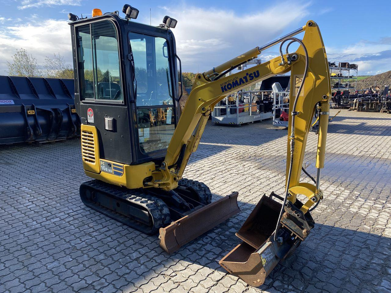 Komatsu PC16R-3HS - Minikotró: 5 kép. Komatsu PC16R-3HS - Minikotró: 5 kép.