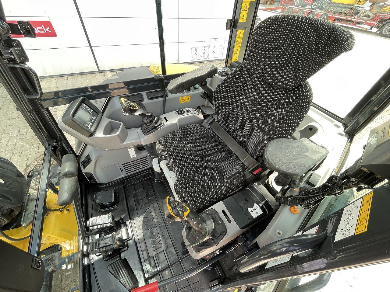 Komatsu PC55MR-5 - S45 - Minikotró: 3 kép. Komatsu PC55MR-5 - S45 - Minikotró: 3 kép.