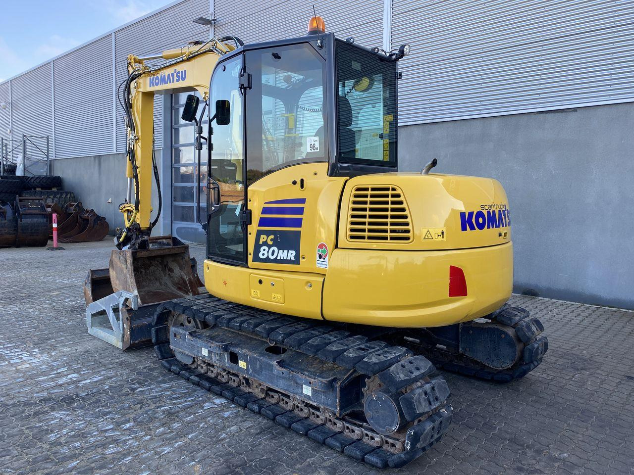 Komatsu PC80MR-5EO - Minikotró: 2 kép. Komatsu PC80MR-5EO - Minikotró: 2 kép.