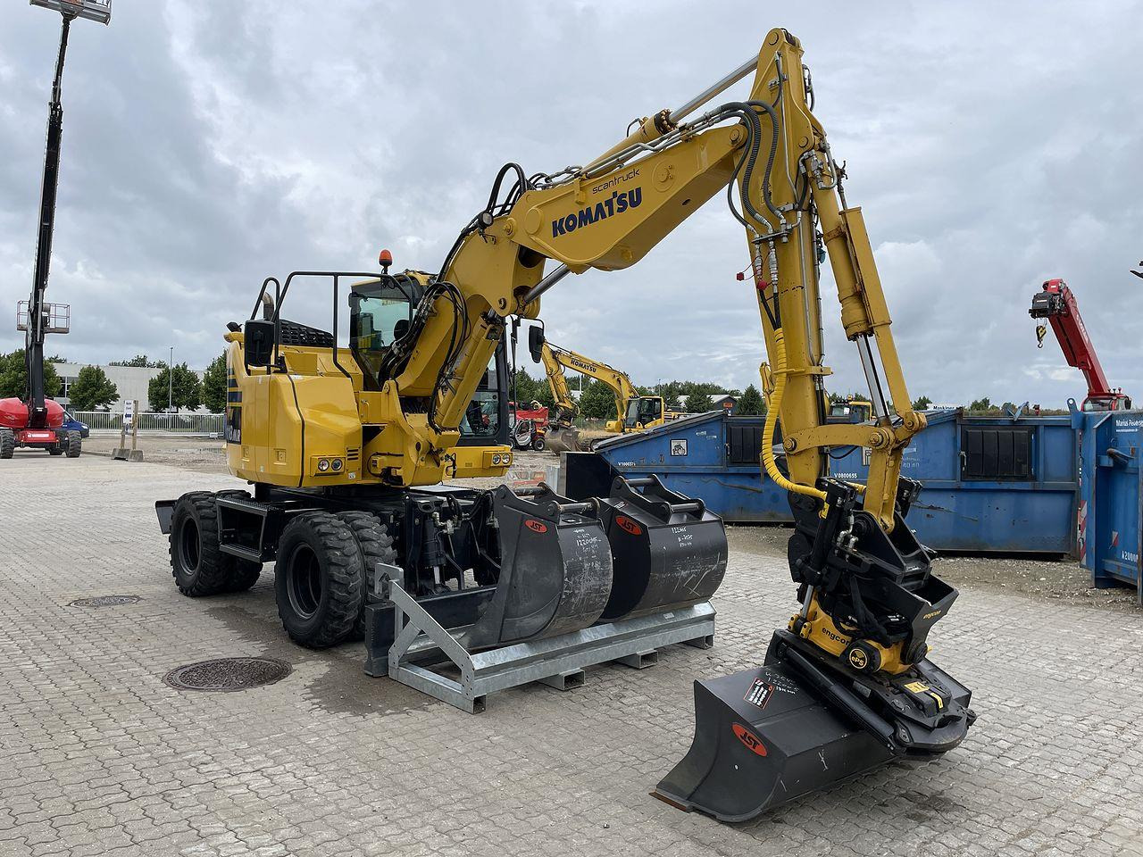 Komatsu PW118MR-11 - Minikotró: 5 kép. Komatsu PW118MR-11 - Minikotró: 5 kép.