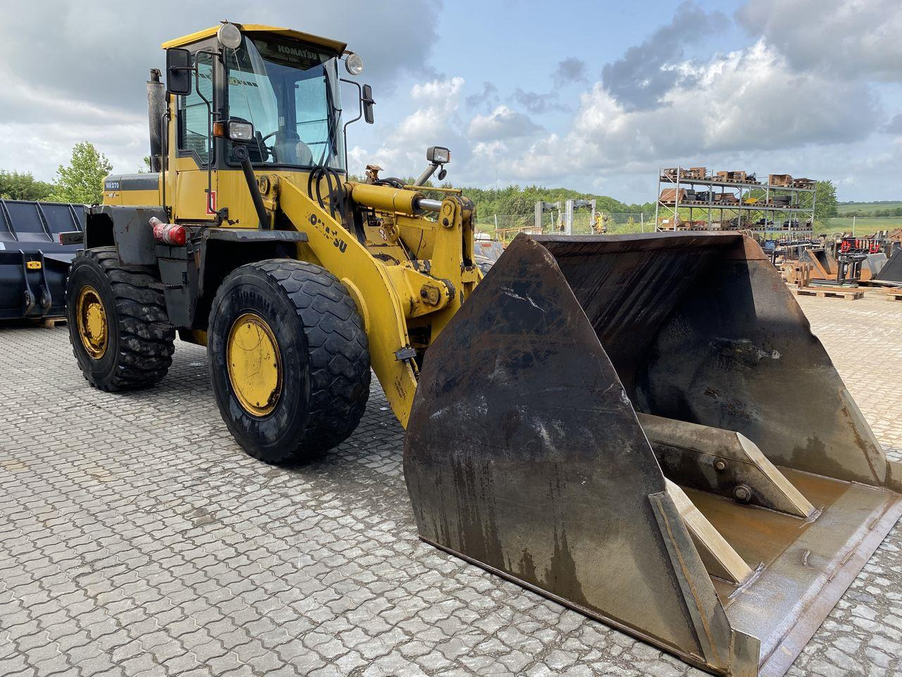 Komatsu WA270-3 - Gumikerekes homlokrakodó: 5 kép. Komatsu WA270-3 - Gumikerekes homlokrakodó: 5 kép.