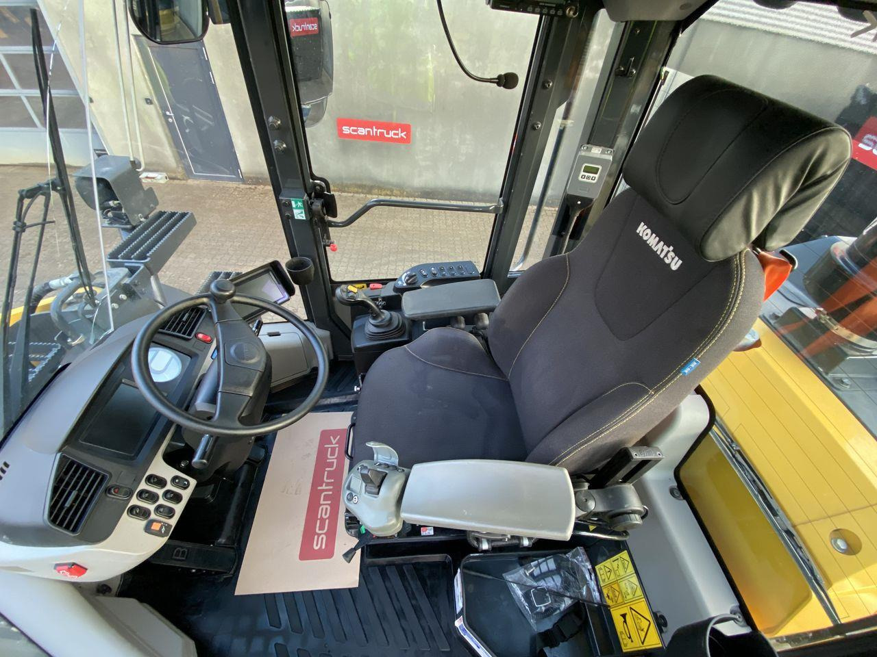 Komatsu WA320-8EO - Gumikerekes homlokrakodó: 3 kép. Komatsu WA320-8EO - Gumikerekes homlokrakodó: 3 kép.