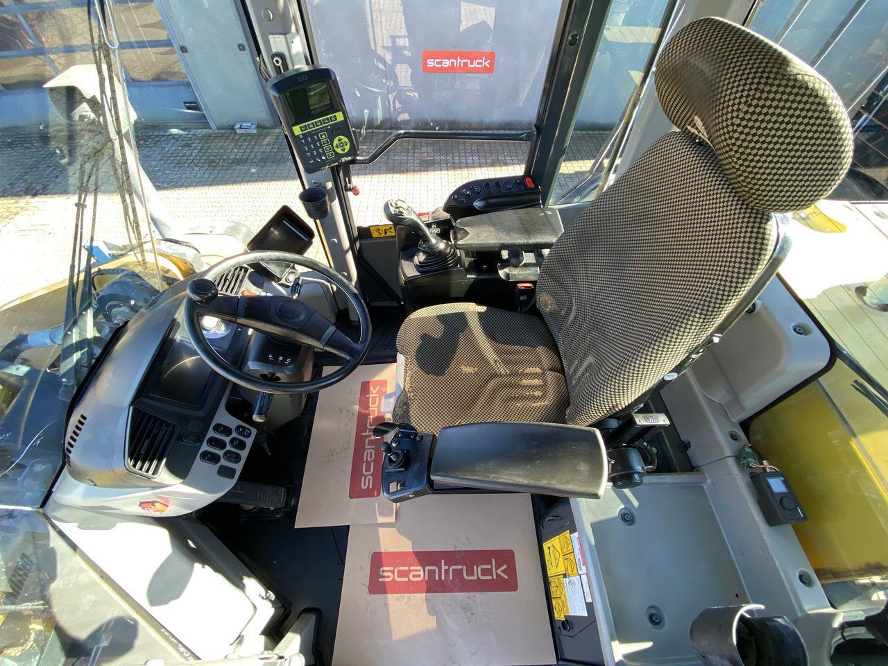 Komatsu WA470-7 - Gumikerekes homlokrakodó: 3 kép. Komatsu WA470-7 - Gumikerekes homlokrakodó: 3 kép.