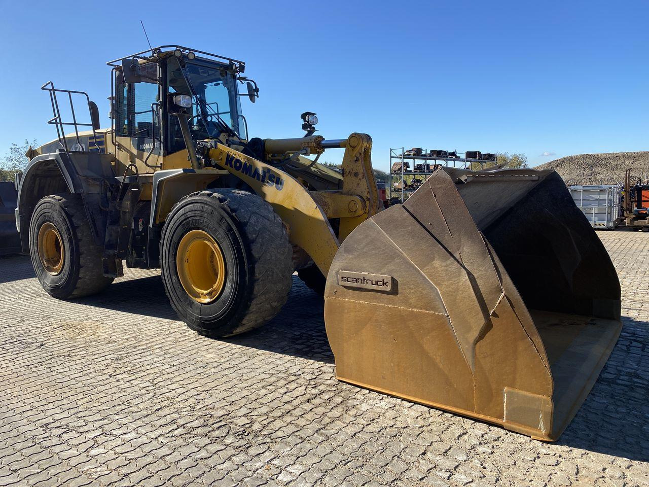 Komatsu WA470-7 - Gumikerekes homlokrakodó: 5 kép. Komatsu WA470-7 - Gumikerekes homlokrakodó: 5 kép.