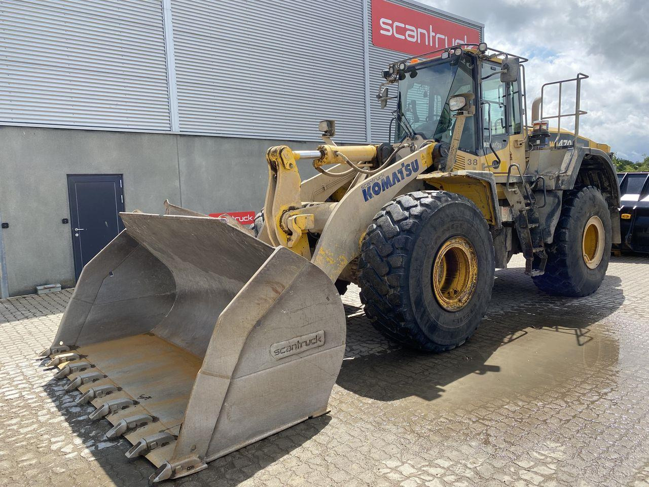 Komatsu WA470-7 - Gumikerekes homlokrakodó: 1 kép. Komatsu WA470-7 - Gumikerekes homlokrakodó: 1 kép.