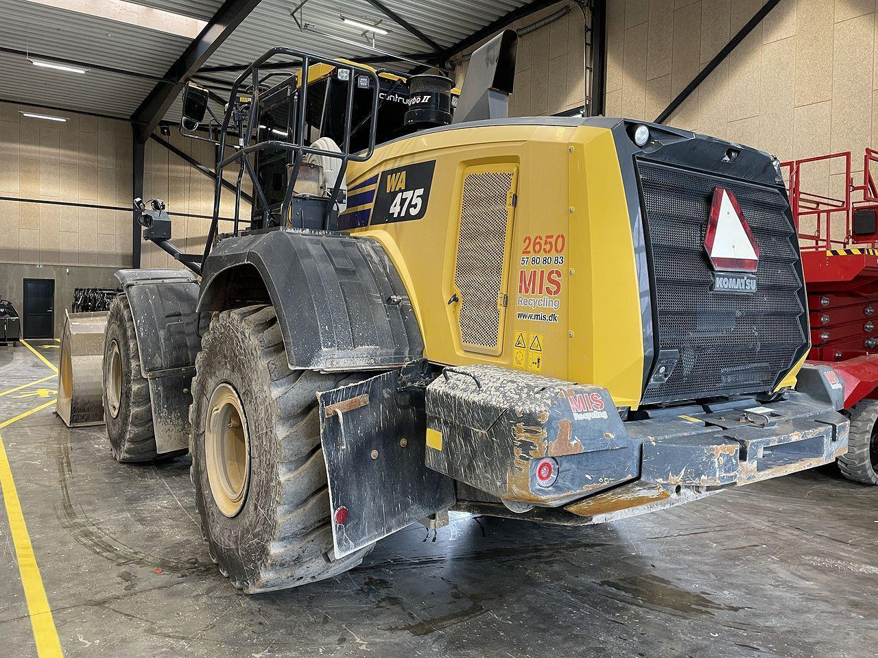Komatsu WA475-10EO - Gumikerekes homlokrakodó: 4 kép. Komatsu WA475-10EO - Gumikerekes homlokrakodó: 4 kép.