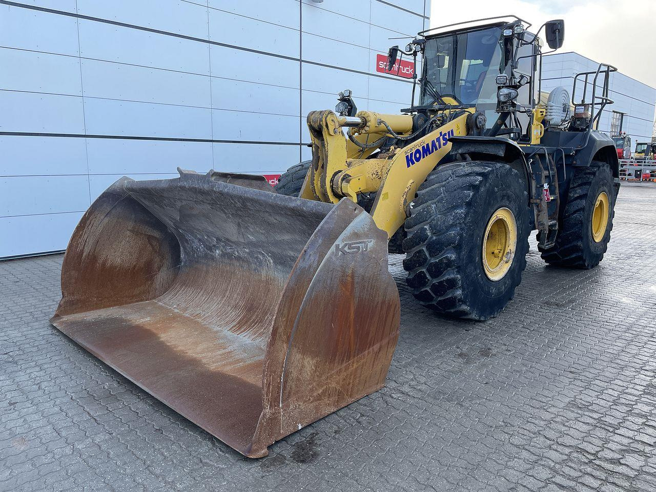 Komatsu WA475-10EO - Gumikerekes homlokrakodó: 1 kép. Komatsu WA475-10EO - Gumikerekes homlokrakodó: 1 kép.