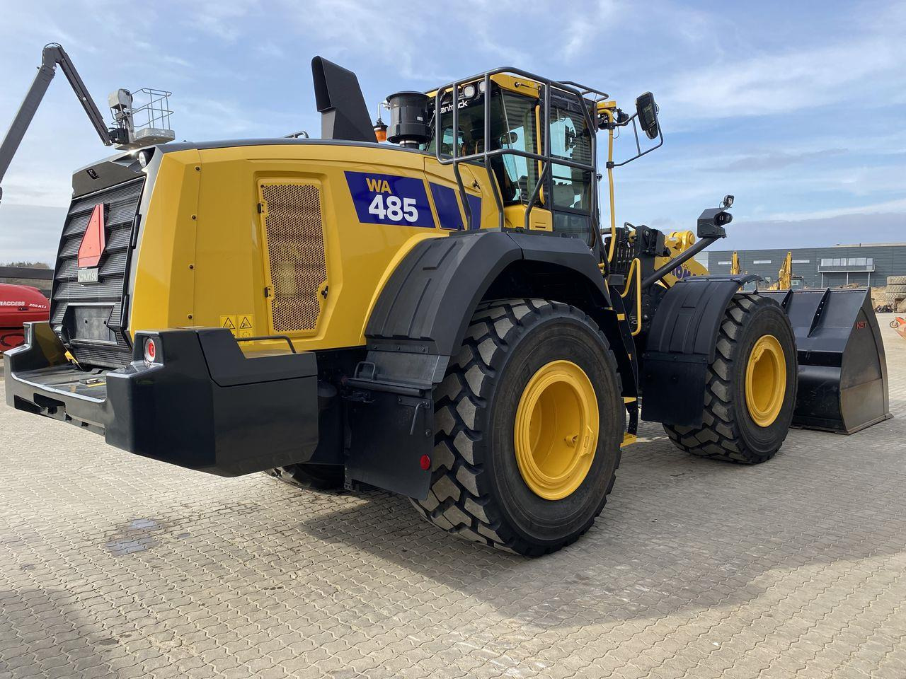 Komatsu WA485-11EO - Gumikerekes homlokrakodó: 4 kép. Komatsu WA485-11EO - Gumikerekes homlokrakodó: 4 kép.