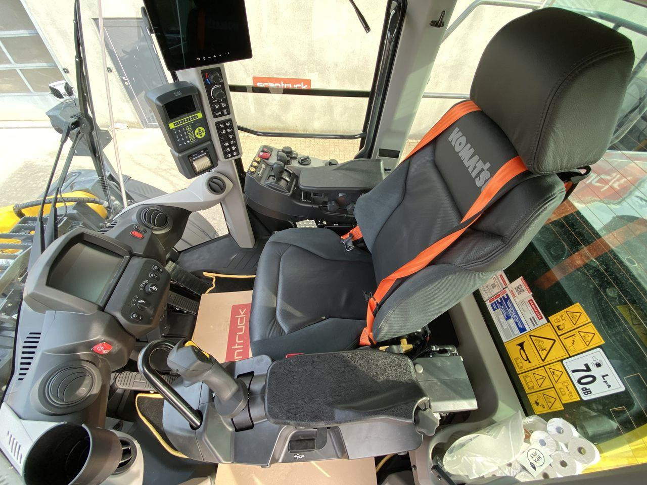 Komatsu WA485-11EO - Gumikerekes homlokrakodó: 3 kép. Komatsu WA485-11EO - Gumikerekes homlokrakodó: 3 kép.