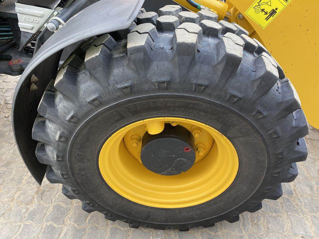 Derékcsuklós rakodó Komatsu WA70M-8EO: 6 kép.