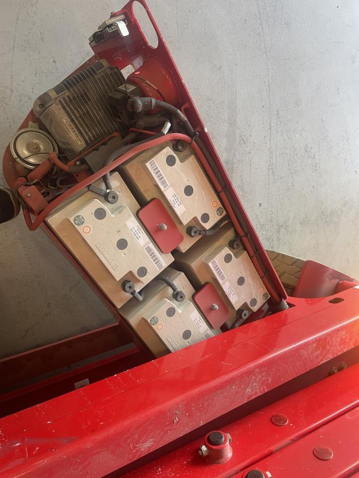 LGMG S0607E II - Ollós emelő: 4 kép. LGMG S0607E II - Ollós emelő: 4 kép.