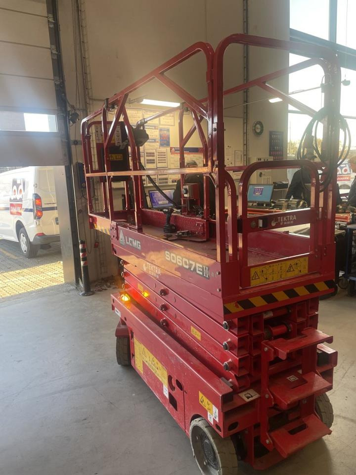 LGMG S0607E II - Ollós emelő: 2 kép. LGMG S0607E II - Ollós emelő: 2 kép.