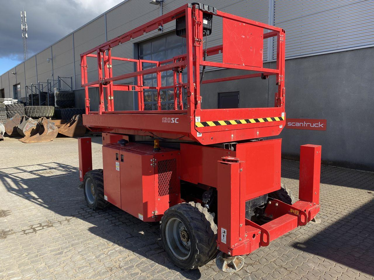 Manitou 120SC - Ollós emelő: 2 kép. Manitou 120SC - Ollós emelő: 2 kép.