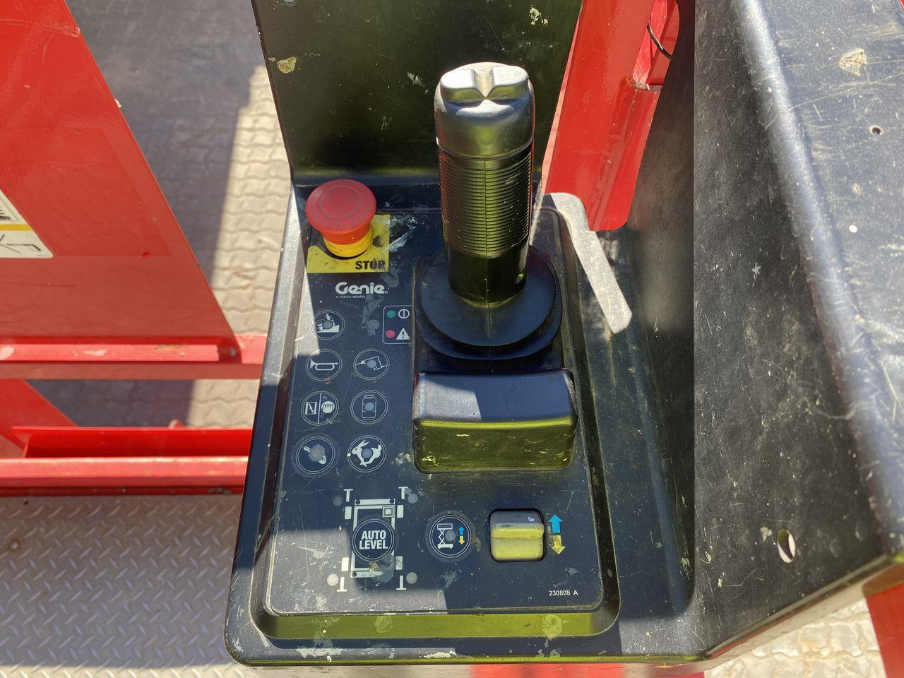 Manitou 120SC - Ollós emelő: 3 kép. Manitou 120SC - Ollós emelő: 3 kép.