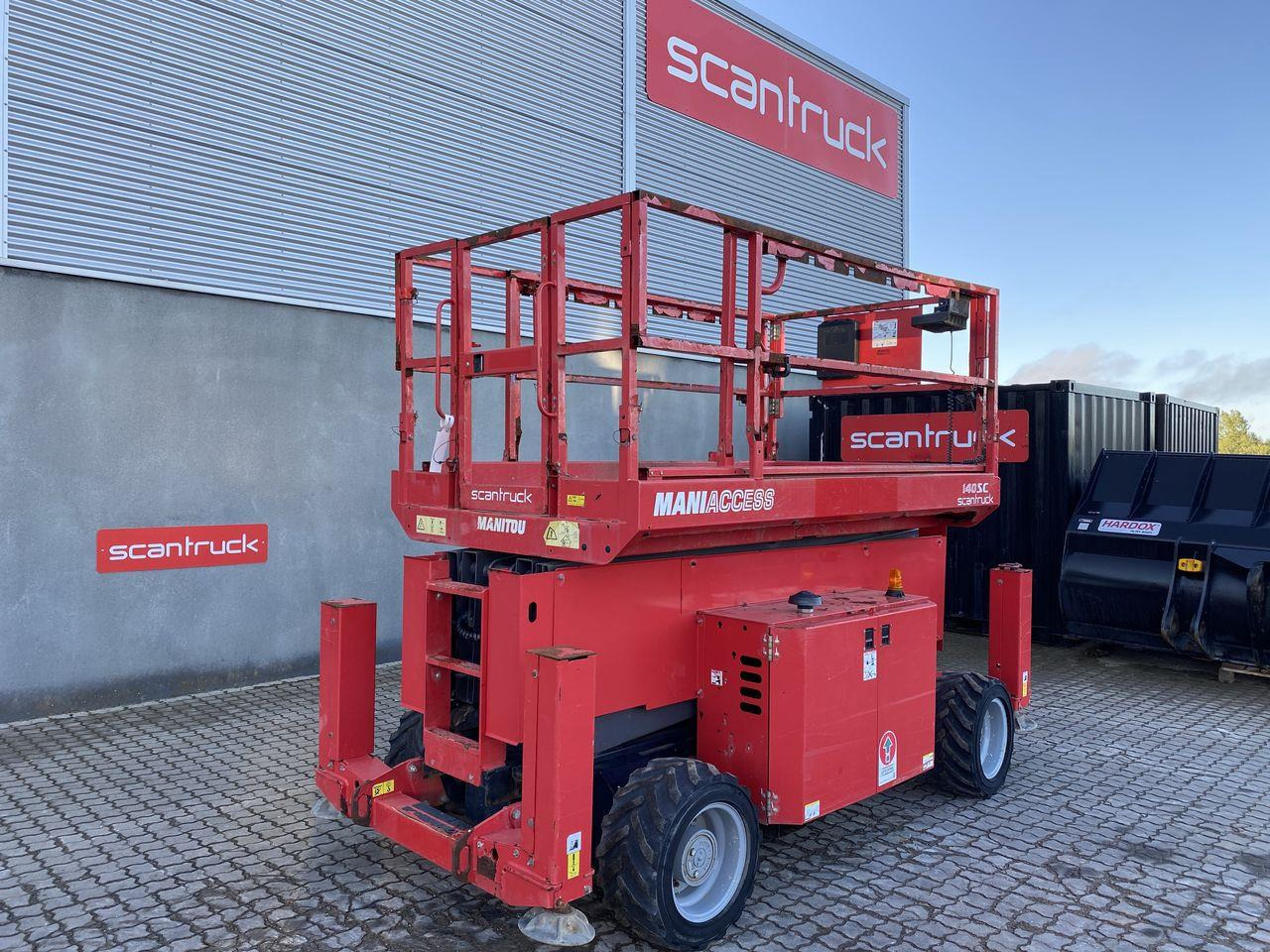 Manitou 140SC - Ollós emelő: 1 kép. Manitou 140SC - Ollós emelő: 1 kép.