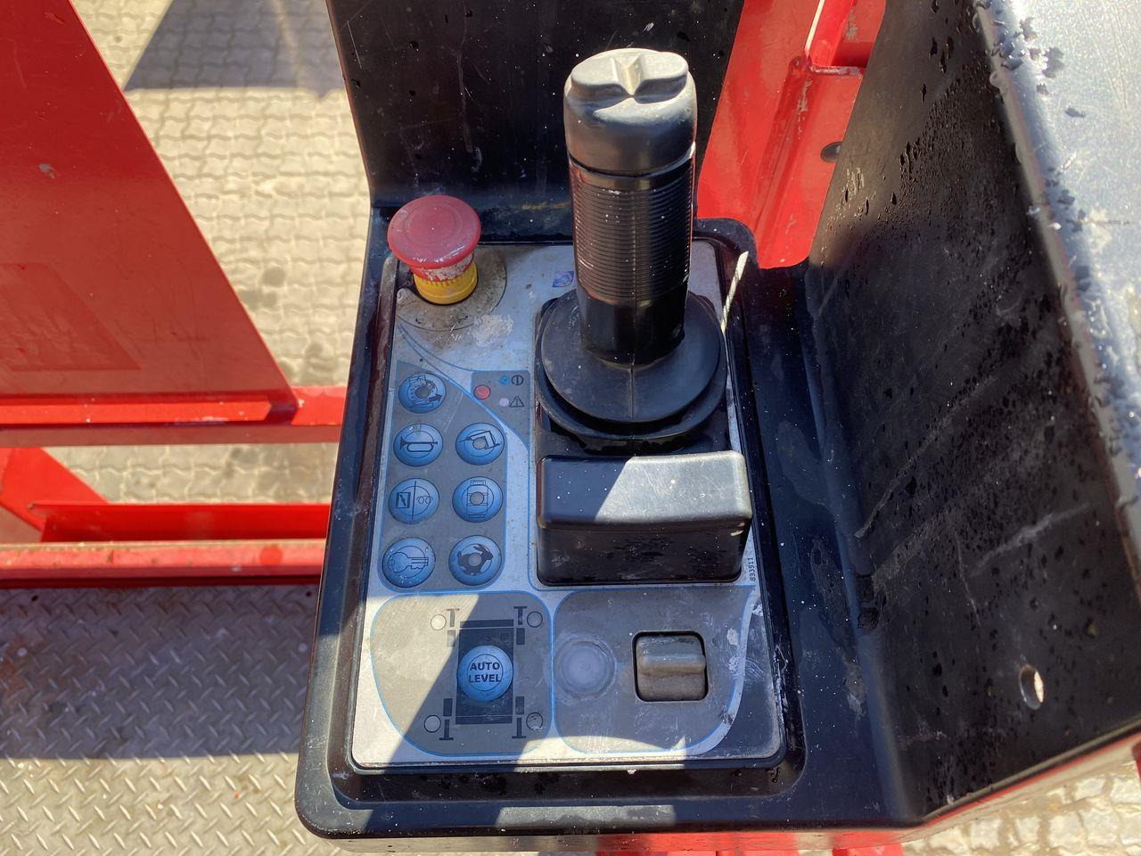 Manitou 140SC - Ollós emelő: 3 kép. Manitou 140SC - Ollós emelő: 3 kép.