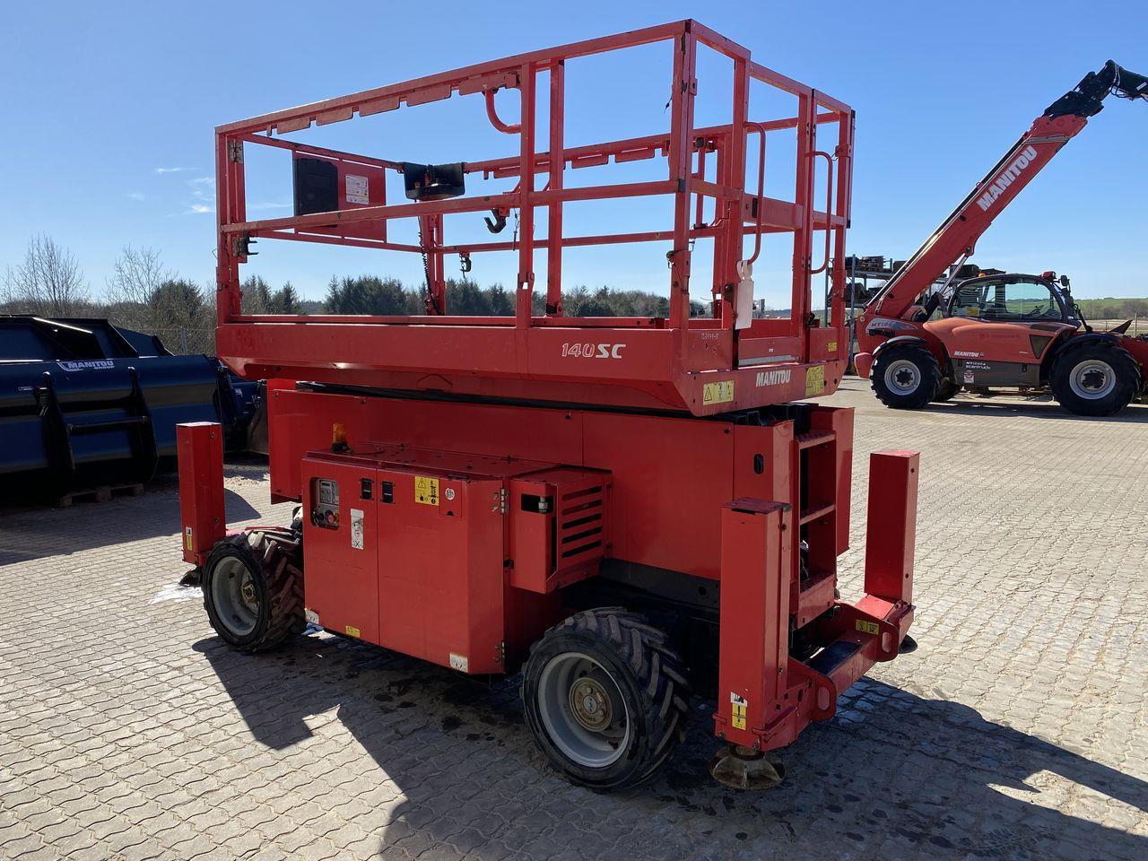 Manitou 140SC - Ollós emelő: 5 kép. Manitou 140SC - Ollós emelő: 5 kép.