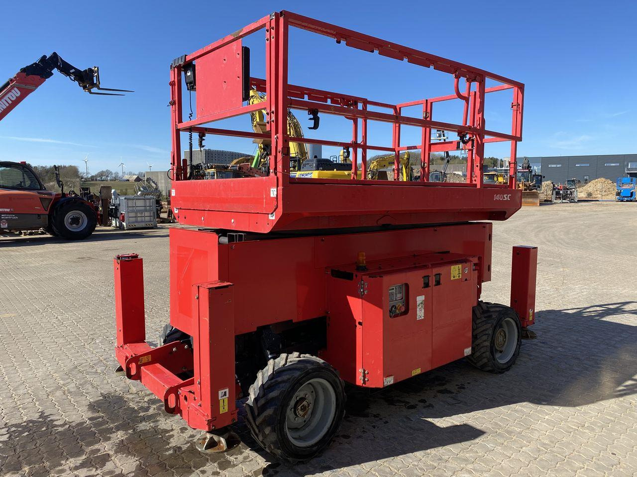 Manitou 140SC - Ollós emelő: 4 kép. Manitou 140SC - Ollós emelő: 4 kép.