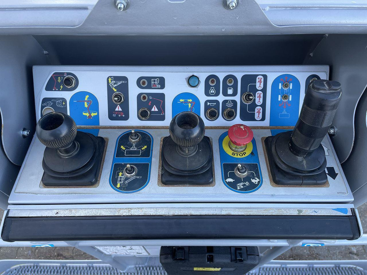 Manitou 160ATJ RC - Személyemelő: 3 kép. Manitou 160ATJ RC - Személyemelő: 3 kép.