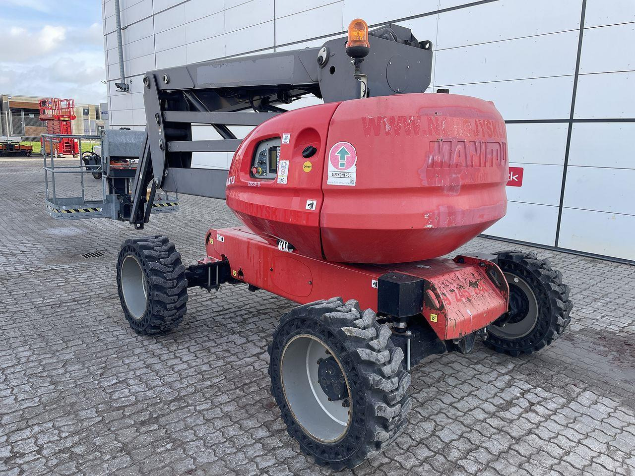 Manitou 160ATJ RC - Személyemelő: 2 kép. Manitou 160ATJ RC - Személyemelő: 2 kép.