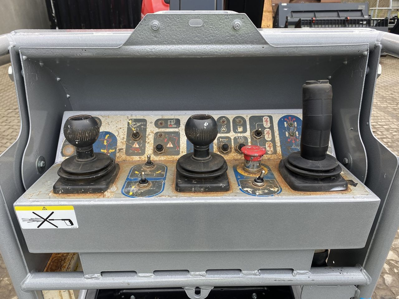 Manitou 160ATJ RC - Személyemelő: 3 kép. Manitou 160ATJ RC - Személyemelő: 3 kép.