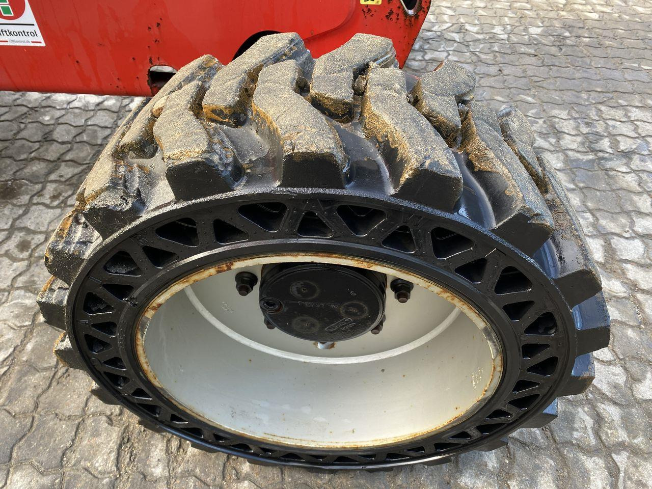 Manitou 160ATJ RC - Személyemelő: 5 kép. Manitou 160ATJ RC - Személyemelő: 5 kép.