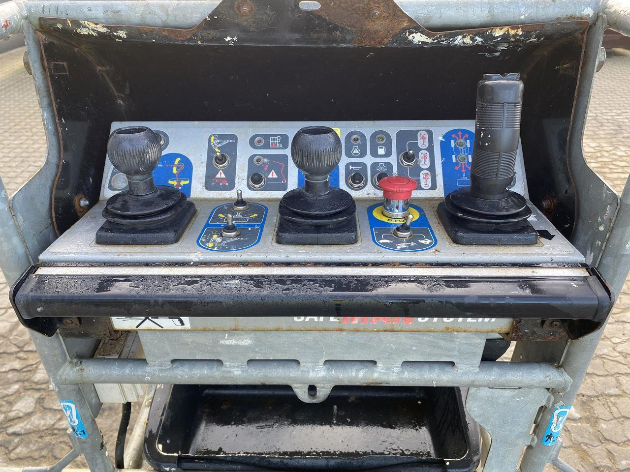 Manitou 160ATJ RC - Személyemelő: 3 kép. Manitou 160ATJ RC - Személyemelő: 3 kép.