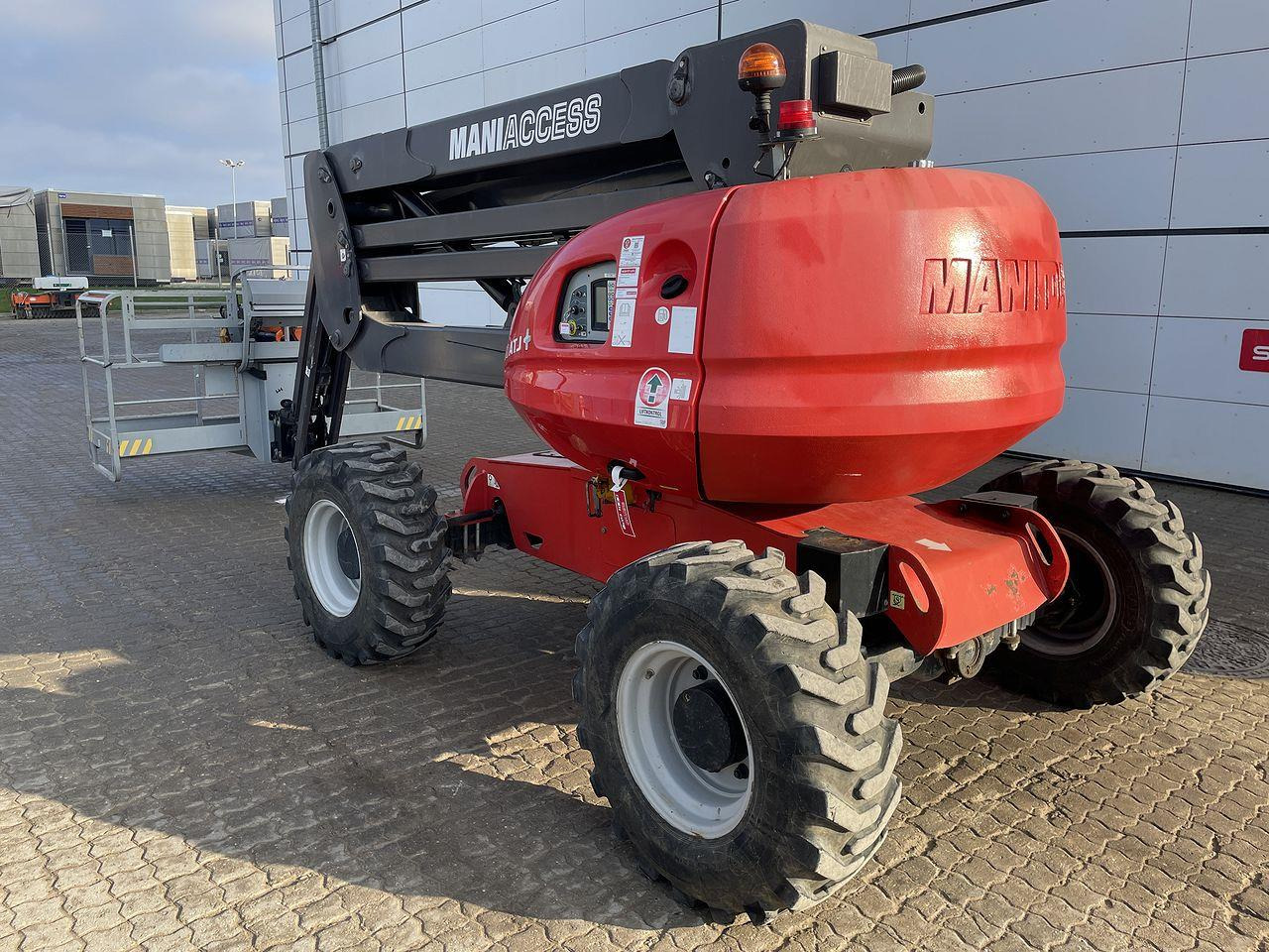Manitou 160ATJ+ RC - Személyemelő: 2 kép. Manitou 160ATJ+ RC - Személyemelő: 2 kép.