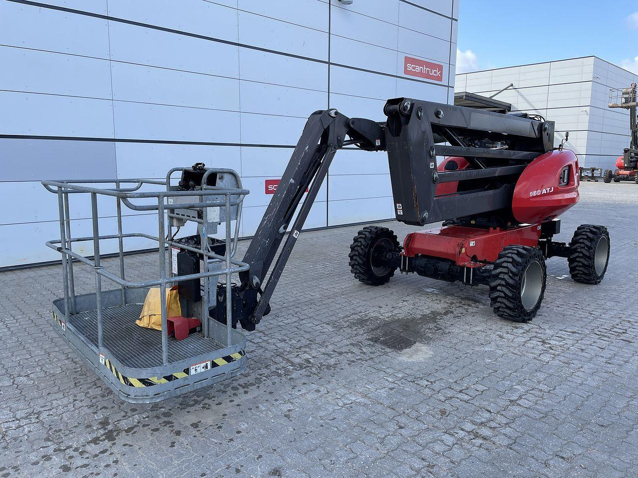 Manitou 160ATJ RC - Személyemelő: 1 kép. Manitou 160ATJ RC - Személyemelő: 1 kép.