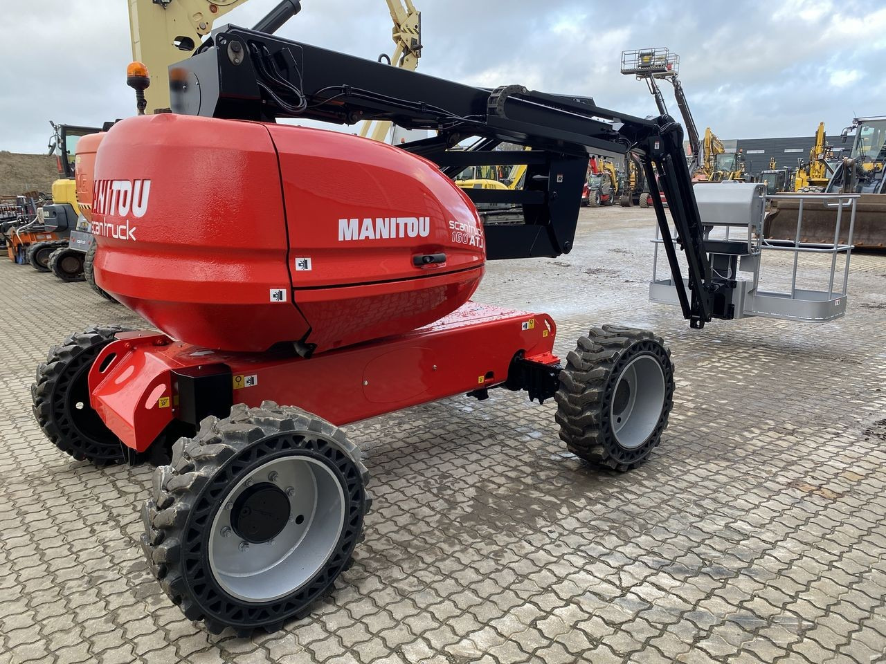 Manitou 160ATJ RC - Személyemelő: 4 kép. Manitou 160ATJ RC - Személyemelő: 4 kép.