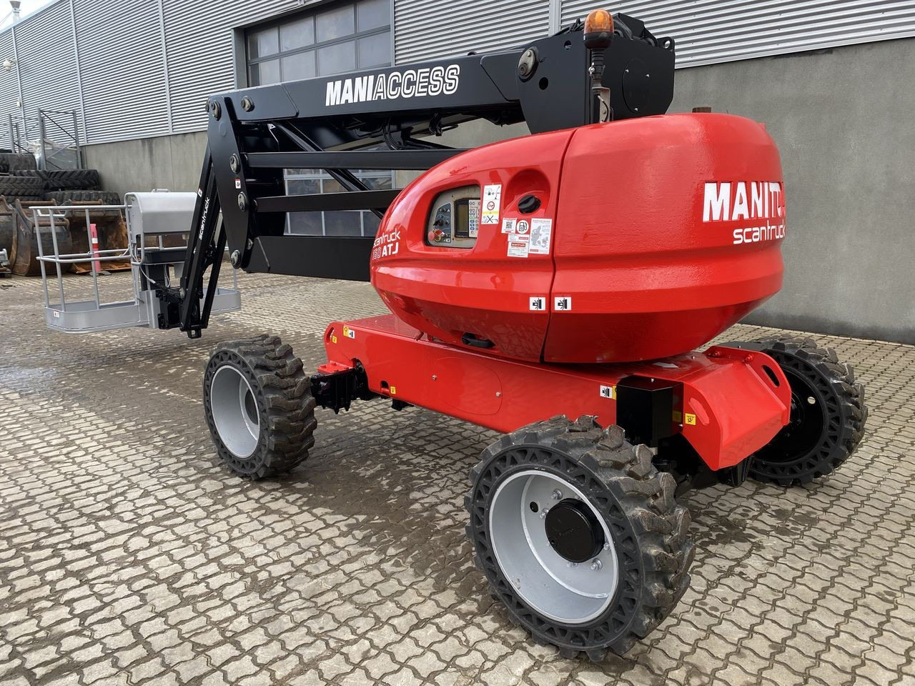 Manitou 160ATJ RC - Személyemelő: 2 kép. Manitou 160ATJ RC - Személyemelő: 2 kép.