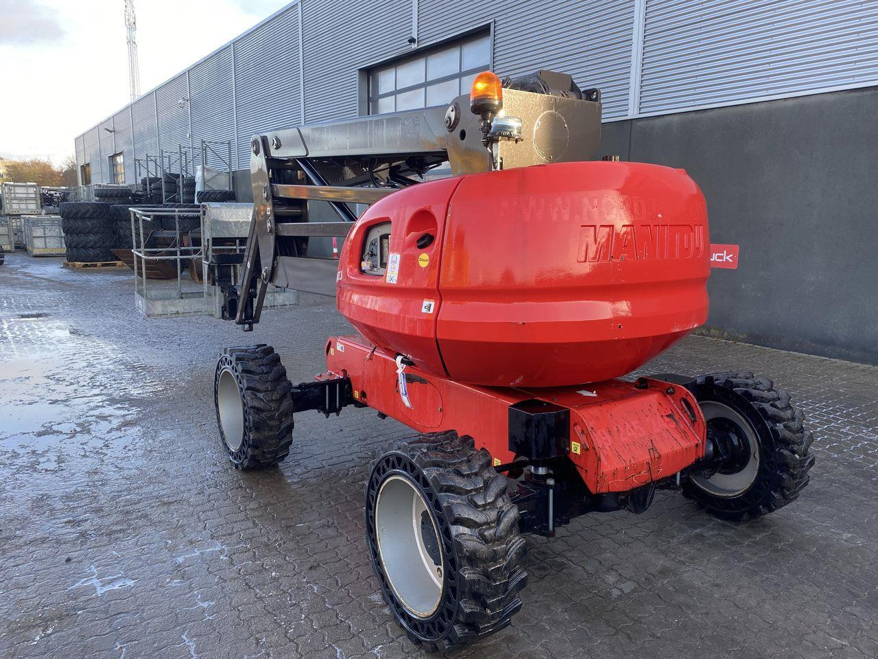 Manitou 160ATJ RC - Személyemelő: 2 kép. Manitou 160ATJ RC - Személyemelő: 2 kép.