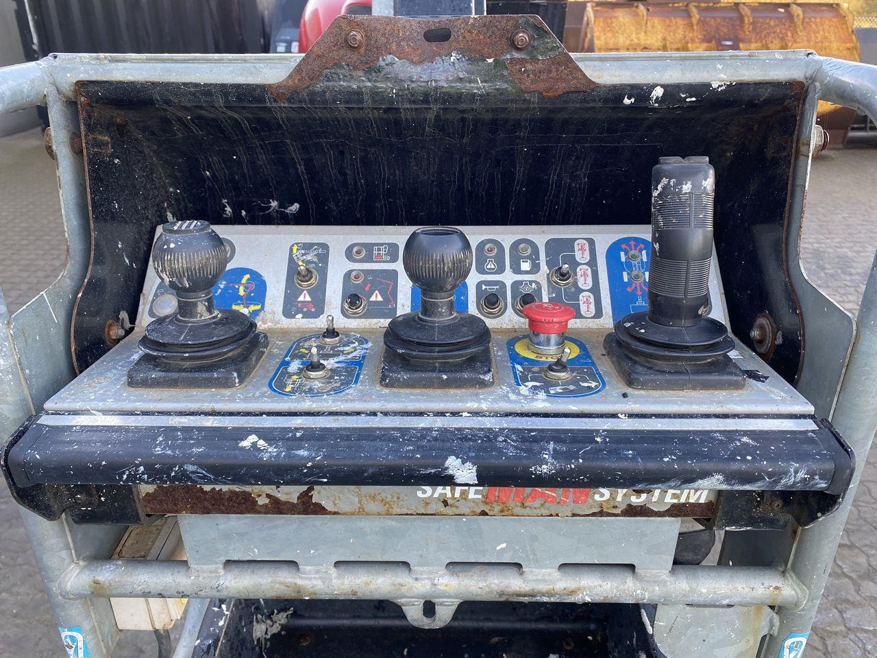 Manitou 160ATJ RC - Személyemelő: 3 kép. Manitou 160ATJ RC - Személyemelő: 3 kép.