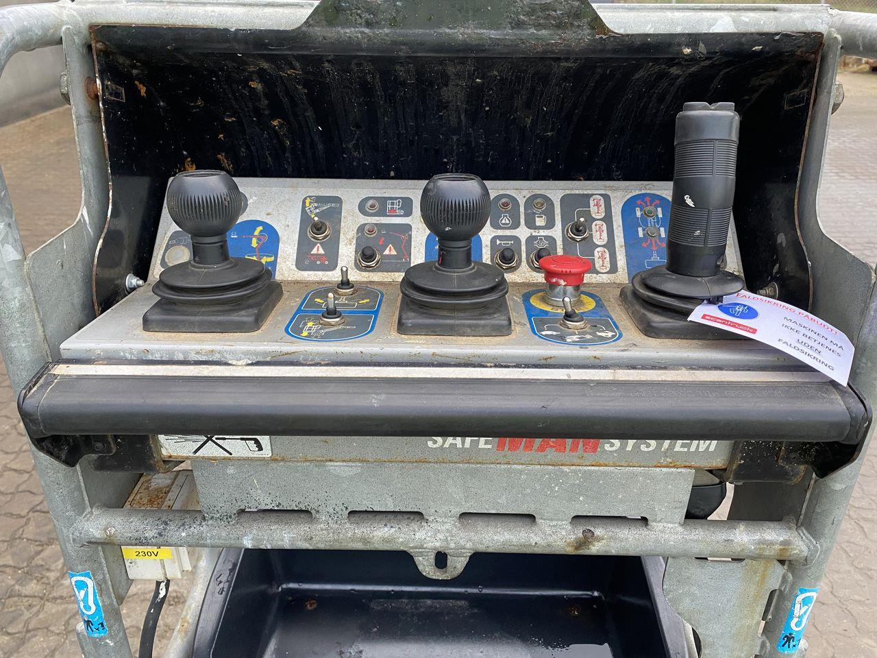 Manitou 160ATJ RC E3 - Személyemelő: 3 kép. Manitou 160ATJ RC E3 - Személyemelő: 3 kép.