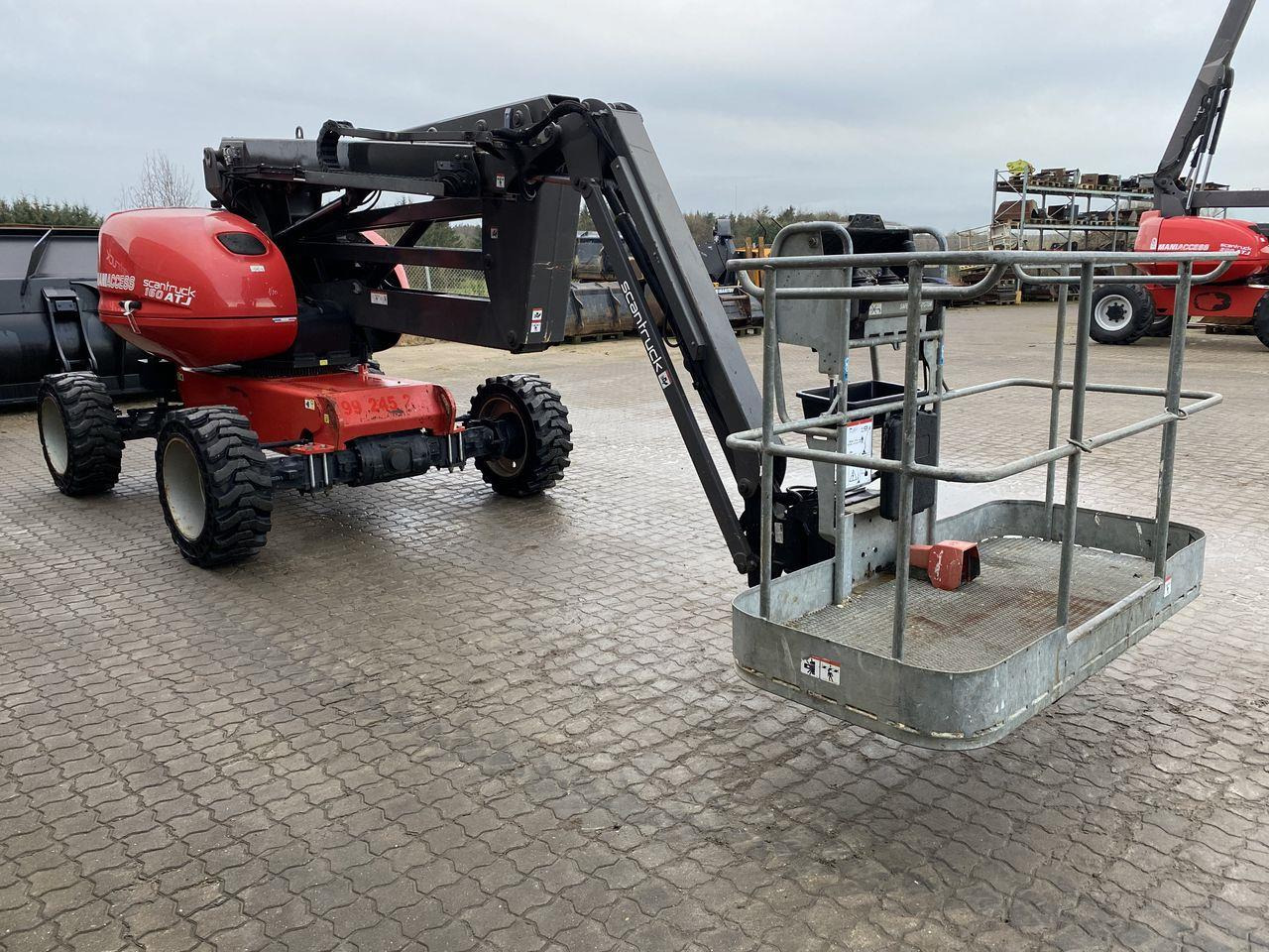 Manitou 160ATJ RC E3 - Személyemelő: 5 kép. Manitou 160ATJ RC E3 - Személyemelő: 5 kép.