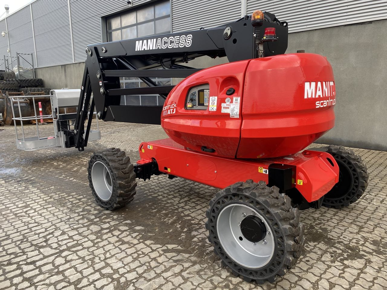 Manitou 160ATJ RC E3 - Személyemelő: 2 kép. Manitou 160ATJ RC E3 - Személyemelő: 2 kép.