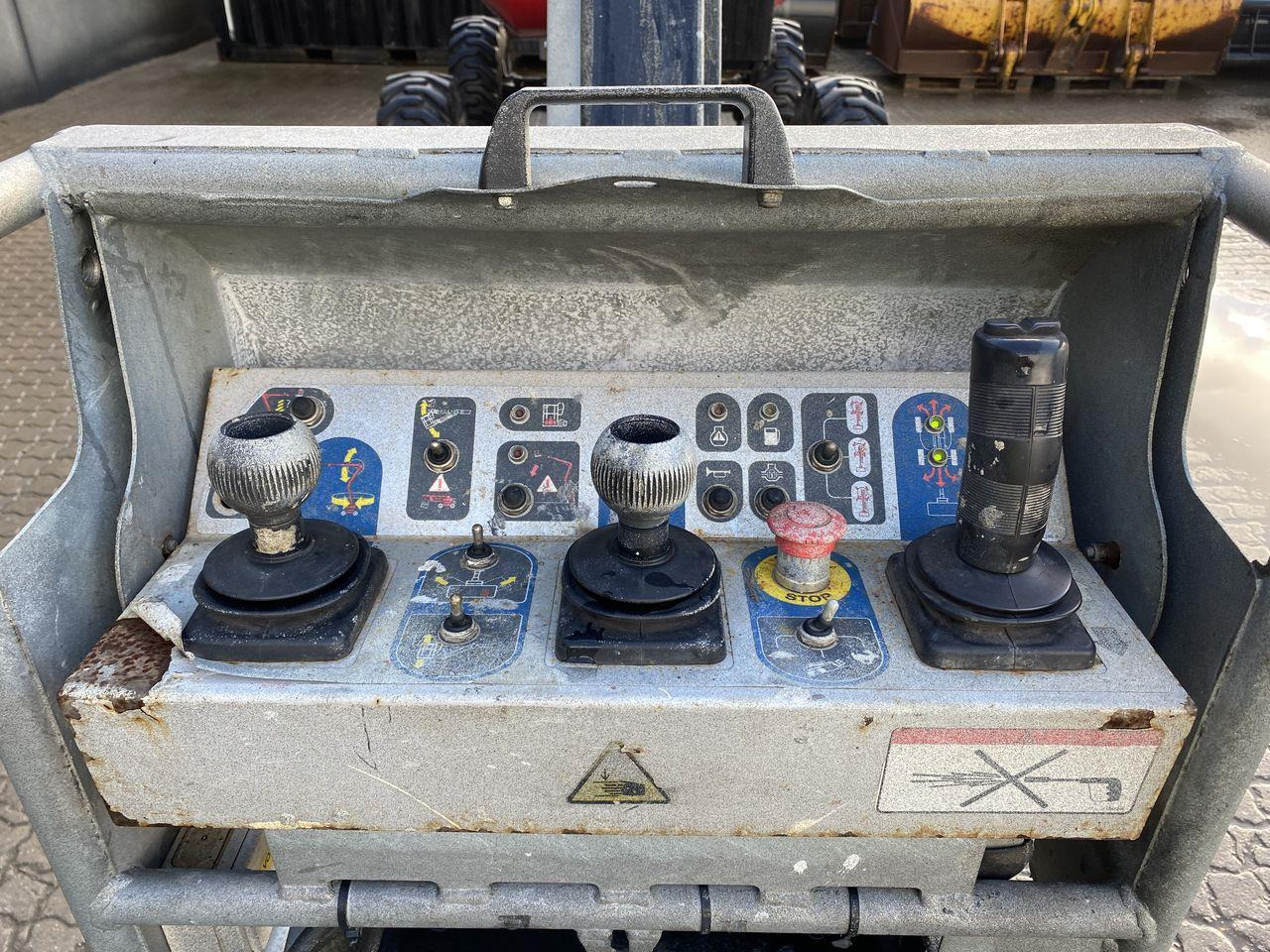 Manitou 180ATJ 2 RC - Személyemelő: 3 kép. Manitou 180ATJ 2 RC - Személyemelő: 3 kép.