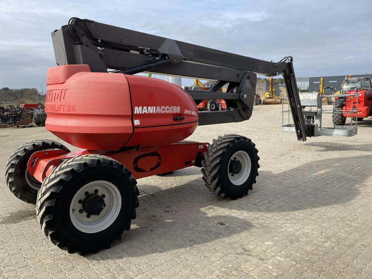 Manitou 200ATJ RC - Személyemelő: 4 kép. Manitou 200ATJ RC - Személyemelő: 4 kép.