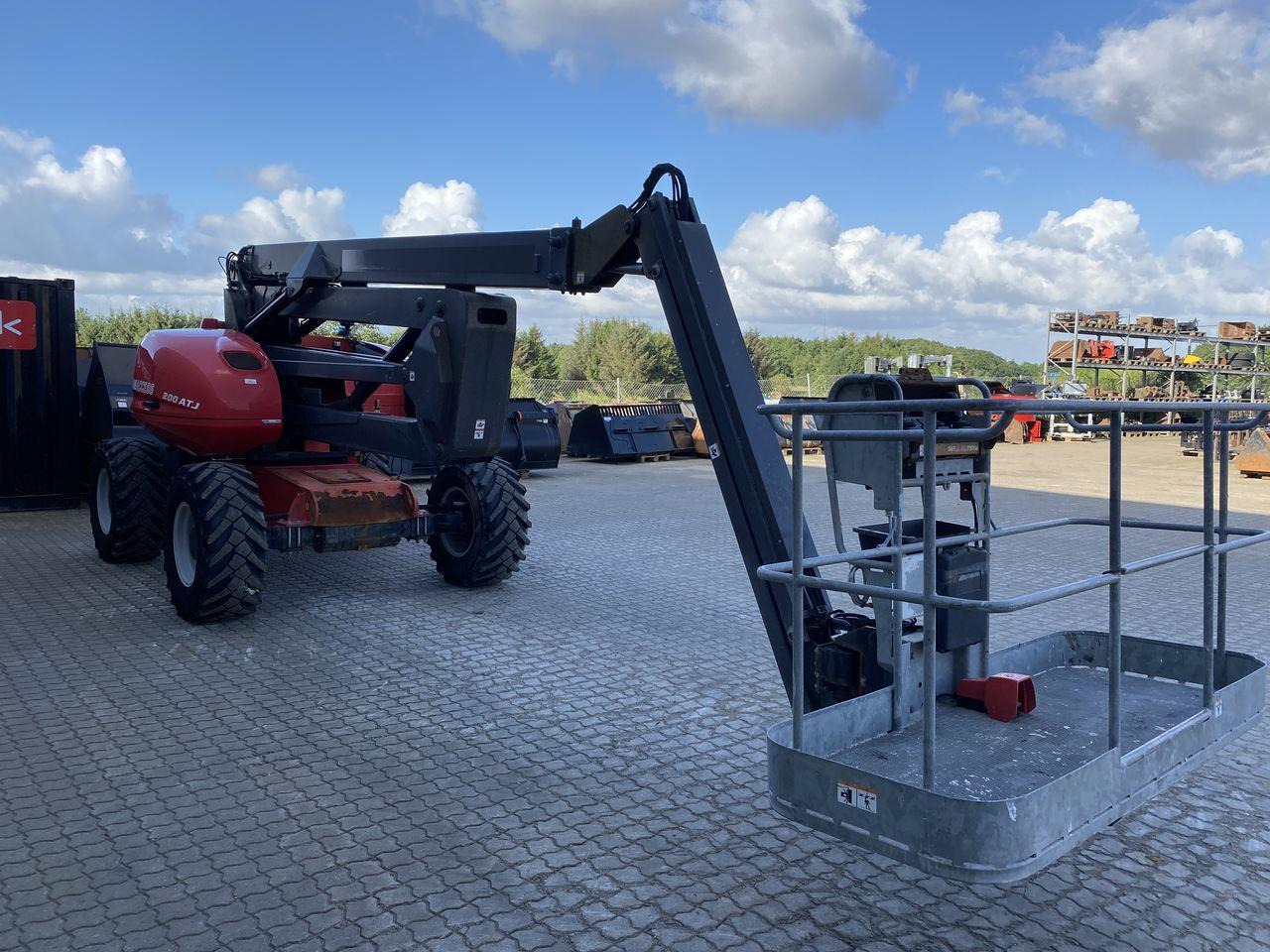Manitou 200ATJ RC - Személyemelő: 5 kép. Manitou 200ATJ RC - Személyemelő: 5 kép.