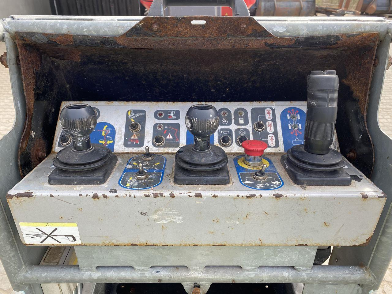 Manitou 200ATJ RC - Személyemelő: 3 kép. Manitou 200ATJ RC - Személyemelő: 3 kép.