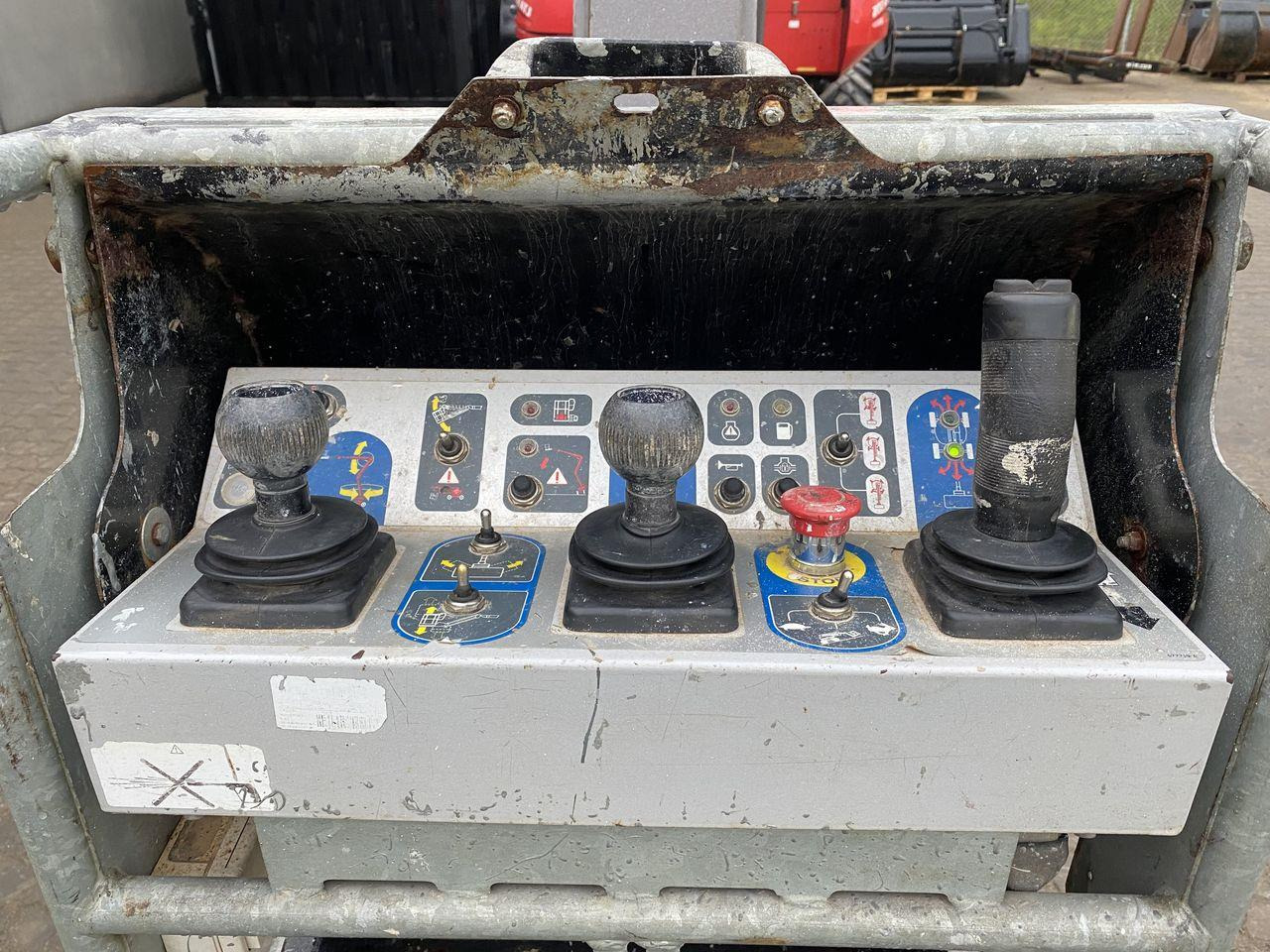 Manitou 200ATJ RC - Személyemelő: 3 kép. Manitou 200ATJ RC - Személyemelő: 3 kép.