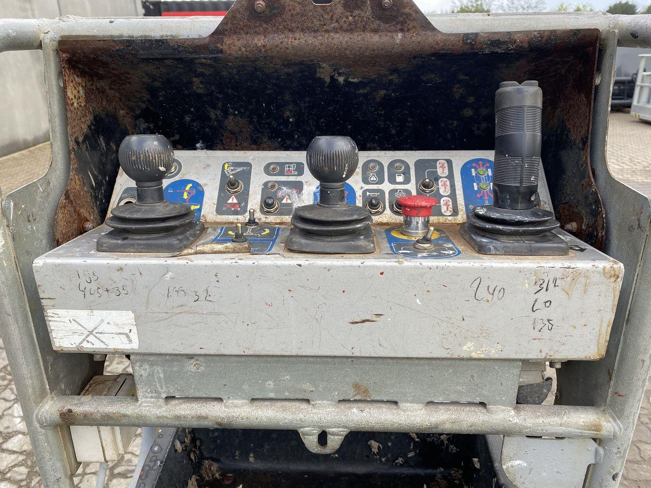 Manitou 200ATJ RC - Személyemelő: 3 kép. Manitou 200ATJ RC - Személyemelő: 3 kép.