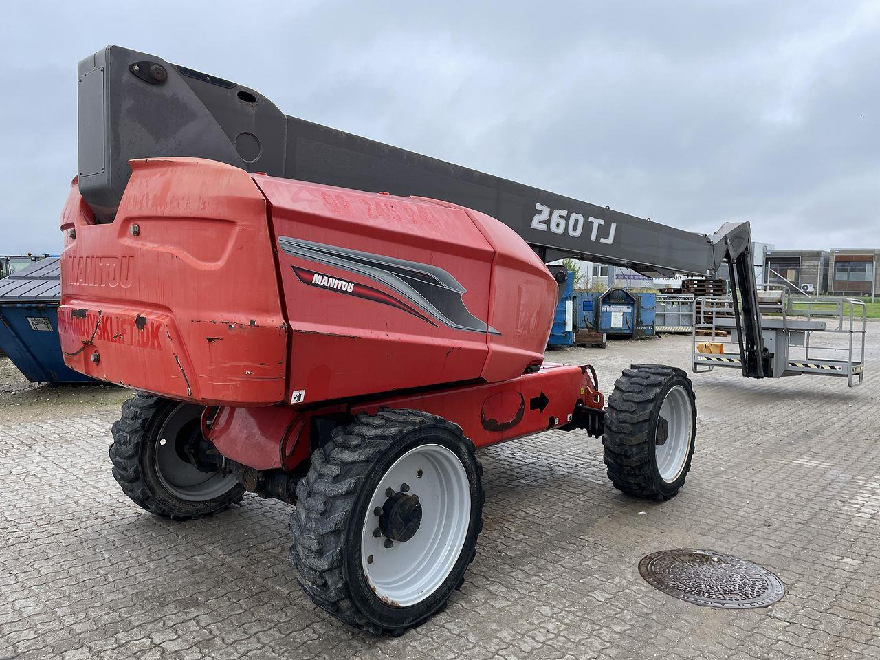 Manitou 260TJ - Teleszkópos emelő: 4 kép. Manitou 260TJ - Teleszkópos emelő: 4 kép.