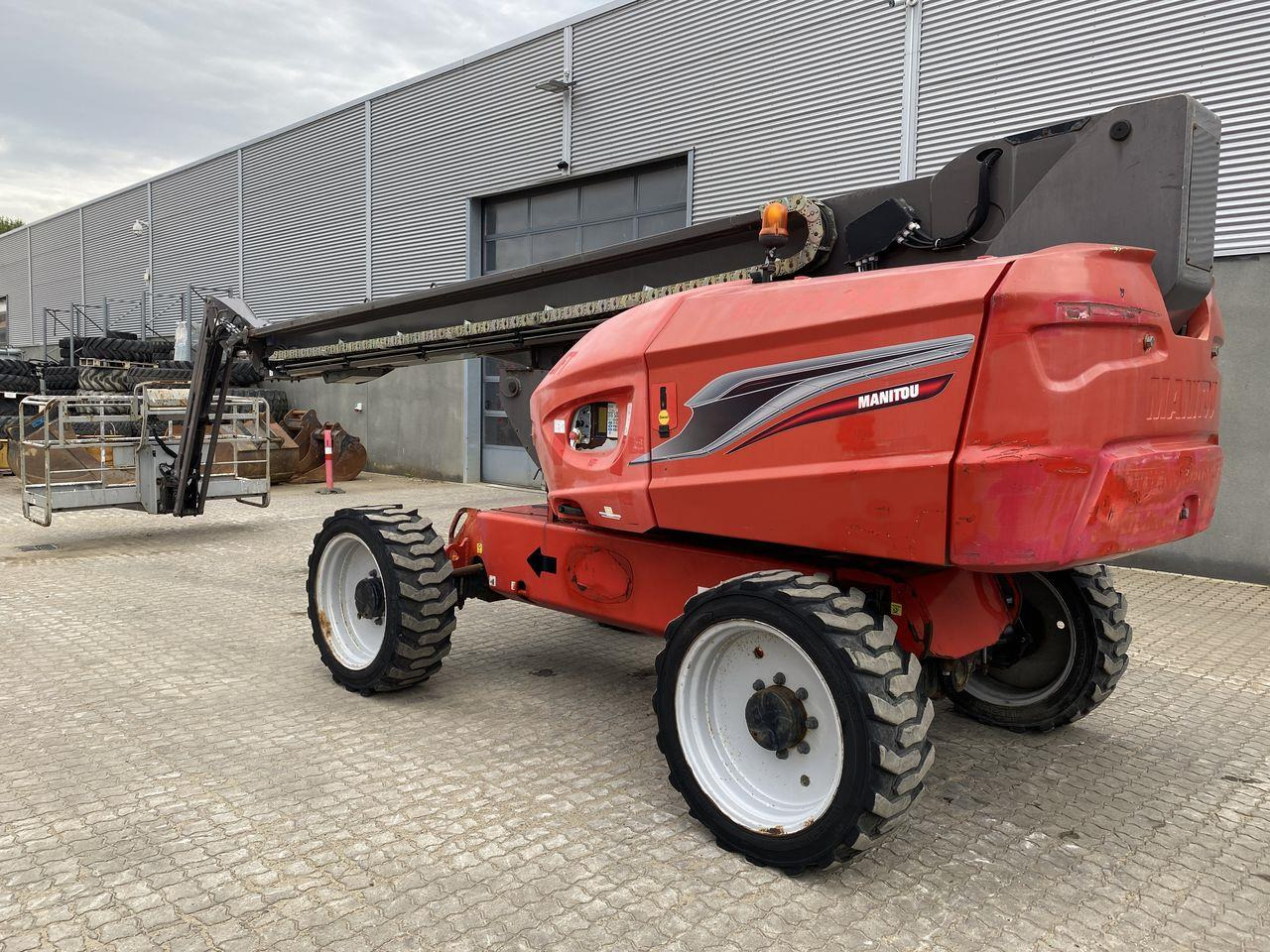 Manitou 260TJ - Teleszkópos emelő: 2 kép. Manitou 260TJ - Teleszkópos emelő: 2 kép.