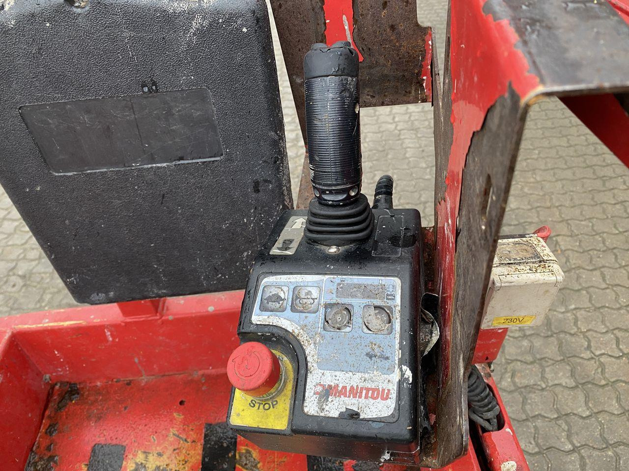 Manitou 78SEC - Ollós emelő: 3 kép. Manitou 78SEC - Ollós emelő: 3 kép.