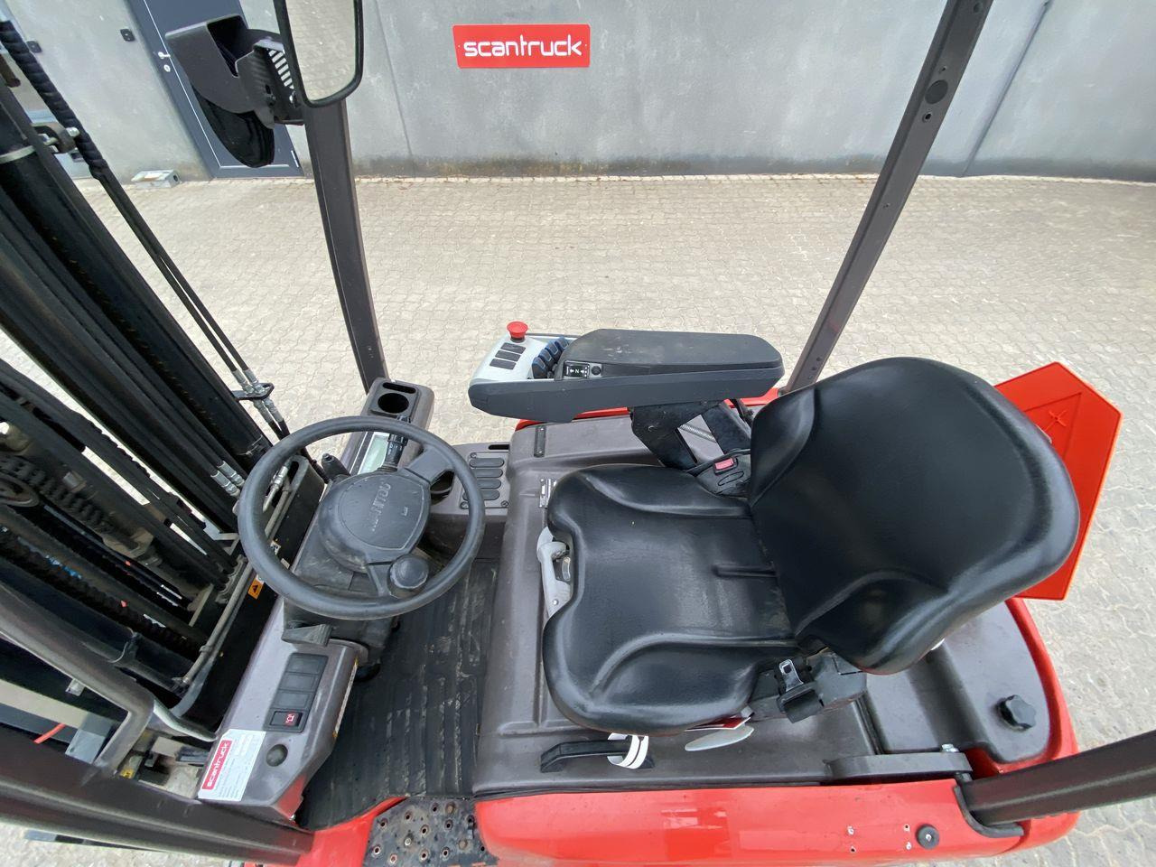 Manitou ME318 - Elektromos targonca: 3 kép. Manitou ME318 - Elektromos targonca: 3 kép.