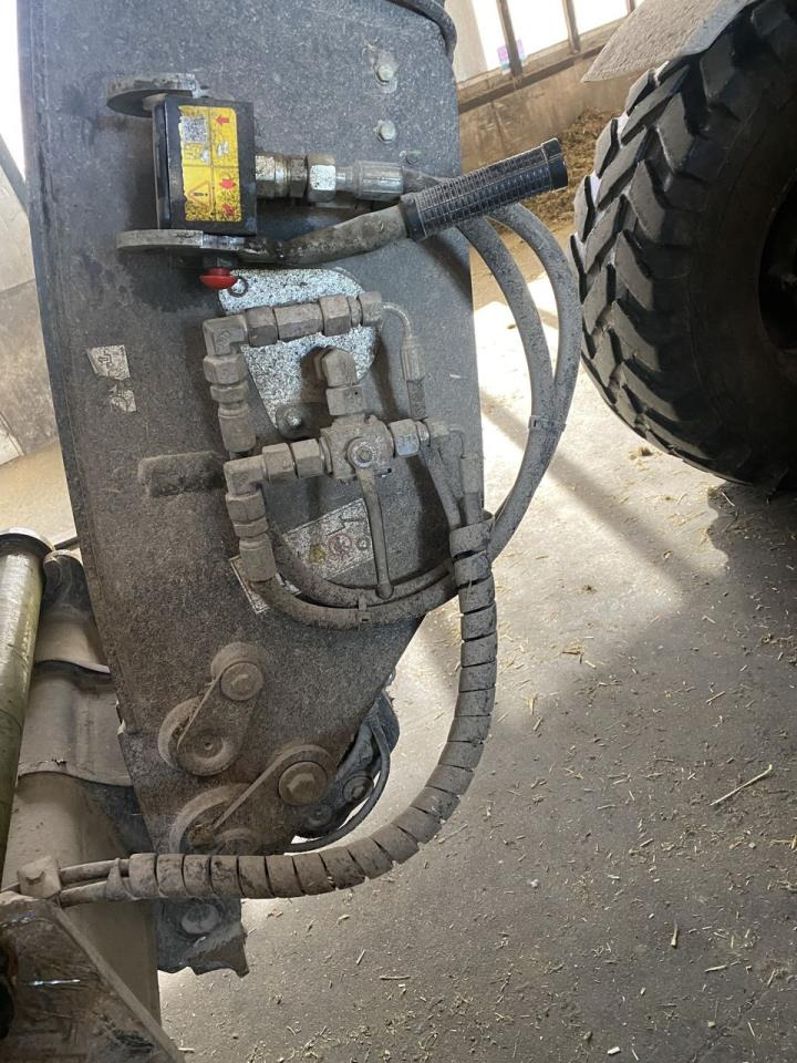 Manitou MLT735-120PS Elite - Teleszkópos rakodó: 5 kép. Manitou MLT735-120PS Elite - Teleszkópos rakodó: 5 kép.