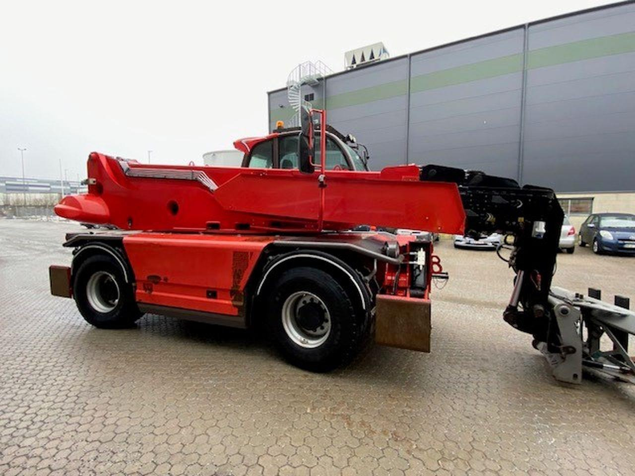 Manitou MRT2470P+ ST4 - Teleszkópos rakodó: 4 kép. Manitou MRT2470P+ ST4 - Teleszkópos rakodó: 4 kép.