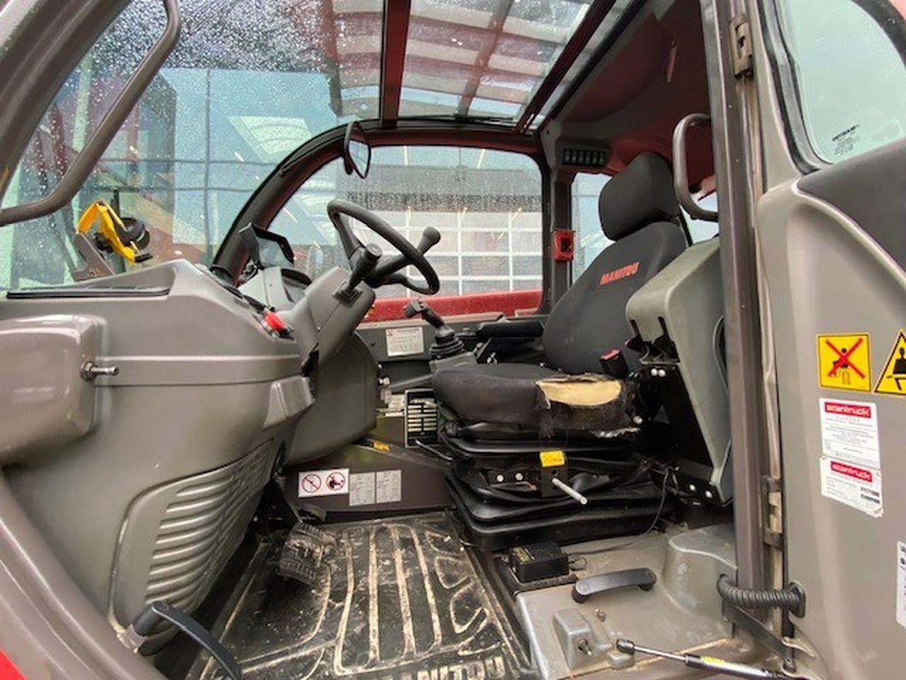 Manitou MRT2470P+ ST4 - Teleszkópos rakodó: 5 kép. Manitou MRT2470P+ ST4 - Teleszkópos rakodó: 5 kép.