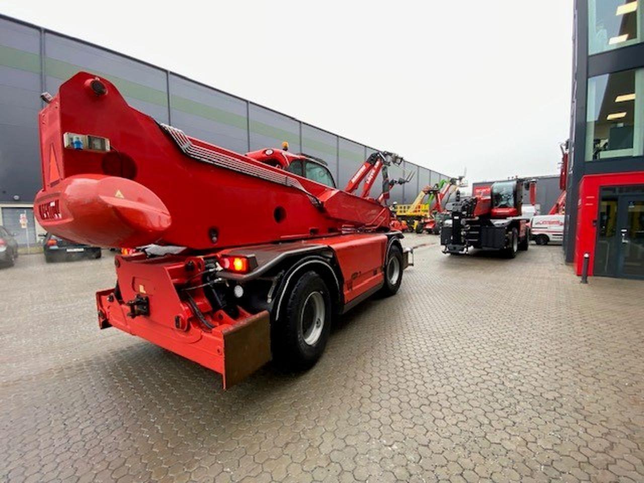 Manitou MRT2470P+ ST4 - Teleszkópos rakodó: 3 kép. Manitou MRT2470P+ ST4 - Teleszkópos rakodó: 3 kép.